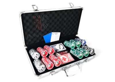Набор для покера Royal Flush 300 фишек Номиналы 1, 5, 25, 50, 100
Сумма номиналов = 6800